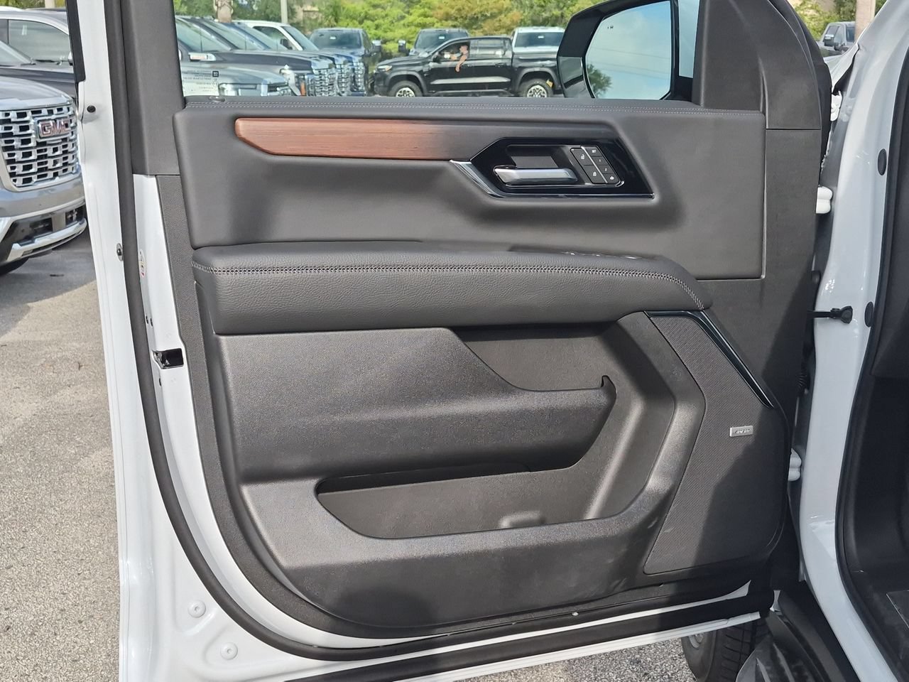 2026 GMC Yukon Denali - Photo 20