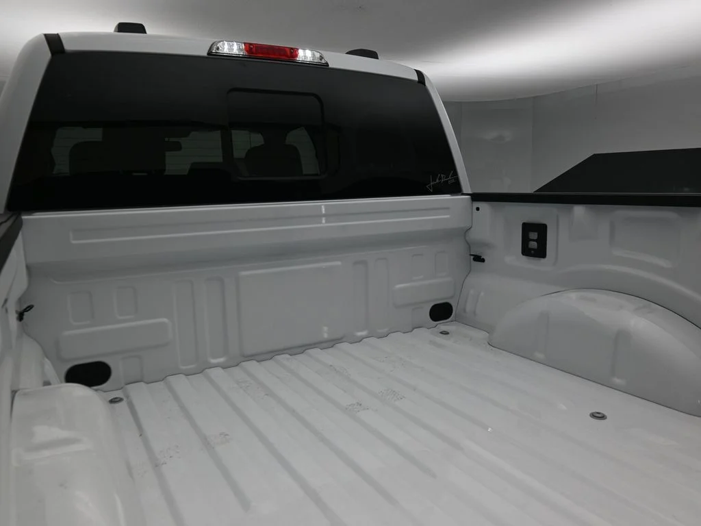 New 2025 Oxford White Ford XLT image 24