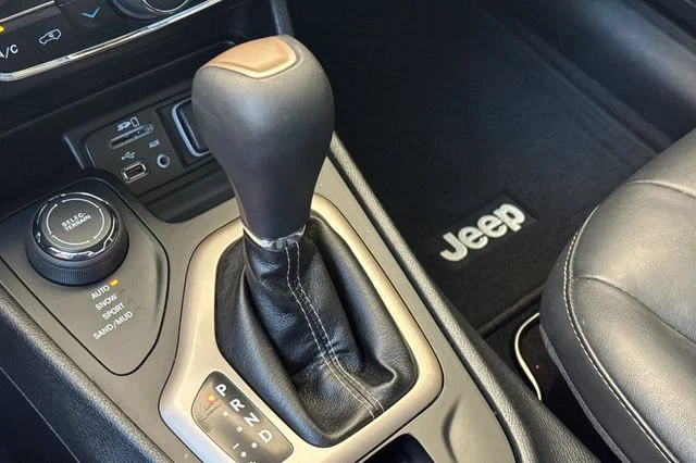 Used 2016 Gray Jeep High Altitude image 25