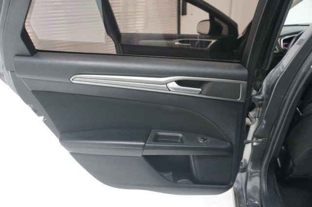 Used 2020 GREY Ford SE image 18