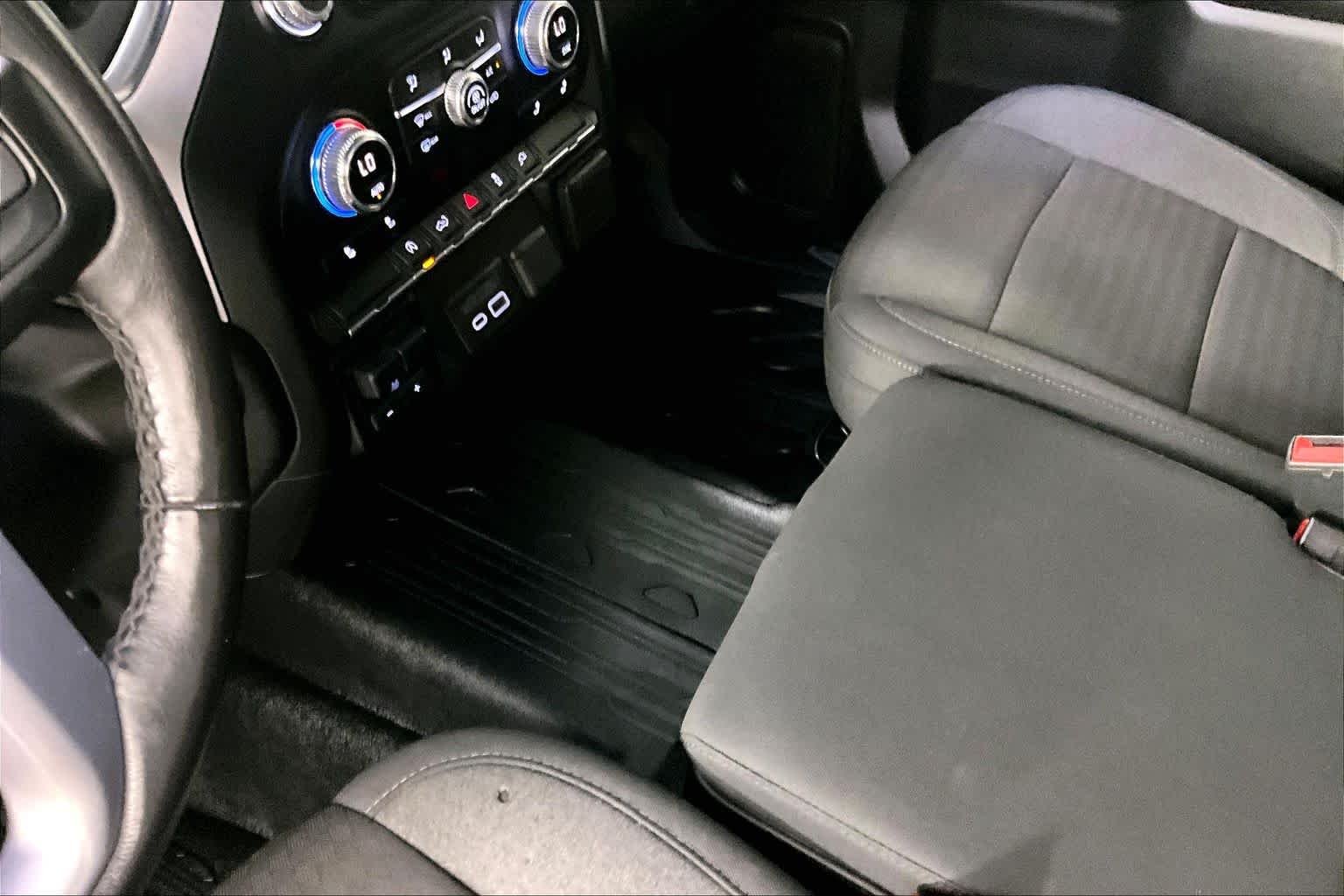 Used 2020 Onyx Black GMC SLE image 16