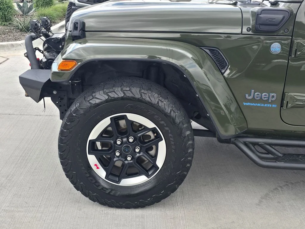 Used 2024 Green Jeep Sport S 4xe image 7