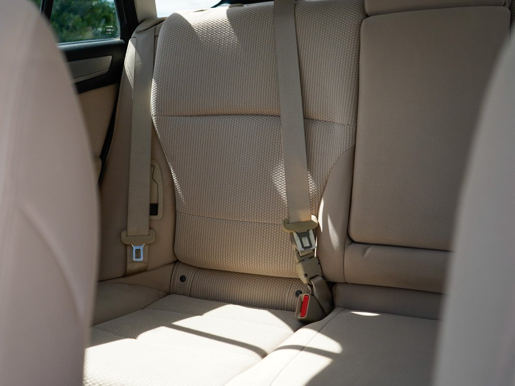 Used 2015 Wilderness Green Metallic Subaru 2.5i Premium image 32