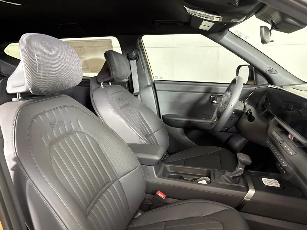 New 2027 Terrain Brown / Black Roof Kia X-Line S image 18