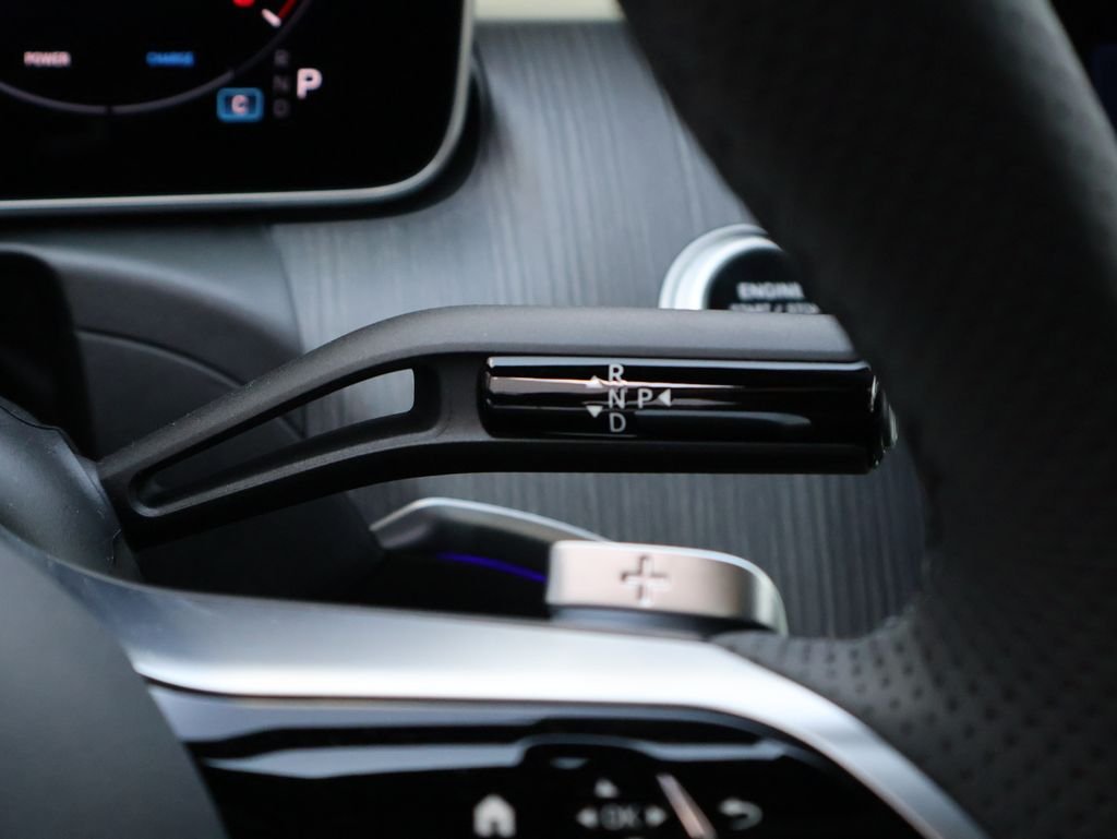 New 2026 Graphite Grey Metallic Mercedes-Benz C 300 image 33