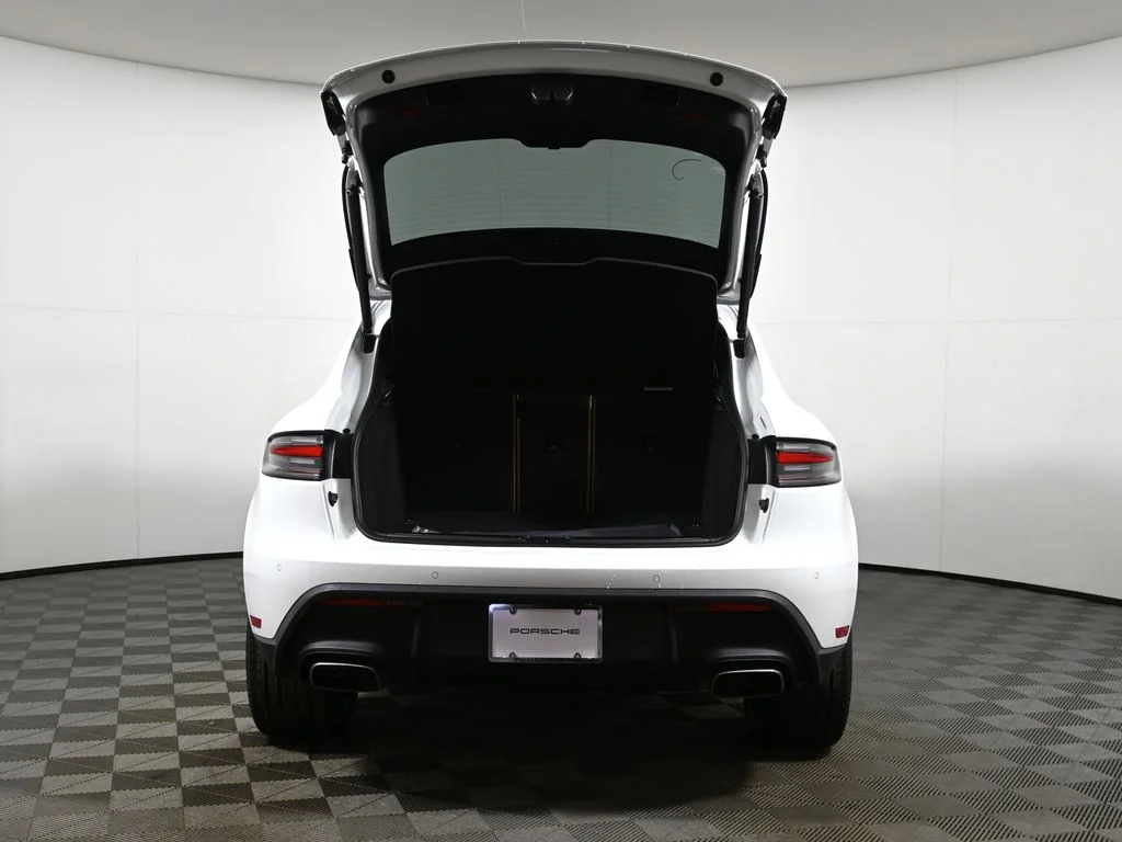 2026 Porsche Macan - Photo 42