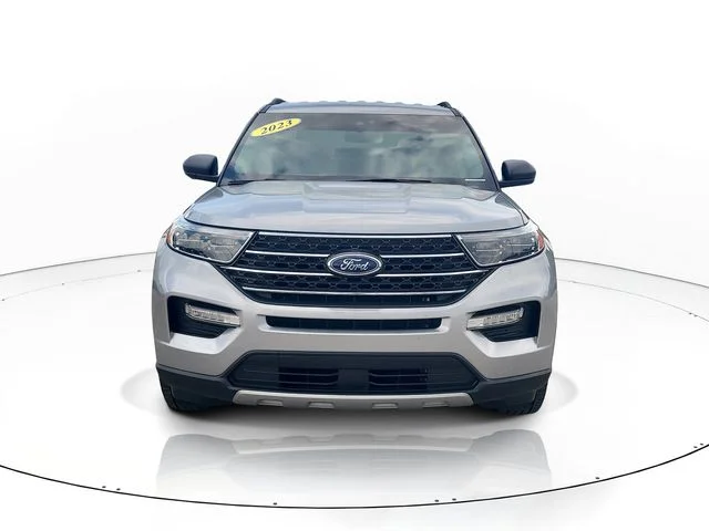 Used 2023 Silver Ford XLT image 2