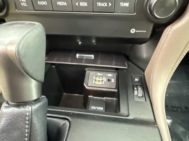 Used 2022  Lexus 460 image 35