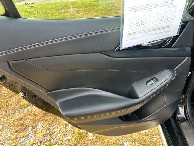 Used 2021 Black Nissan 3.5 SL image 18