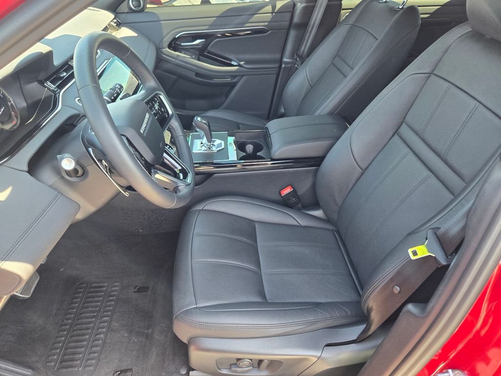Used 2023 Red Land Rover R-Dynamic SE image 12