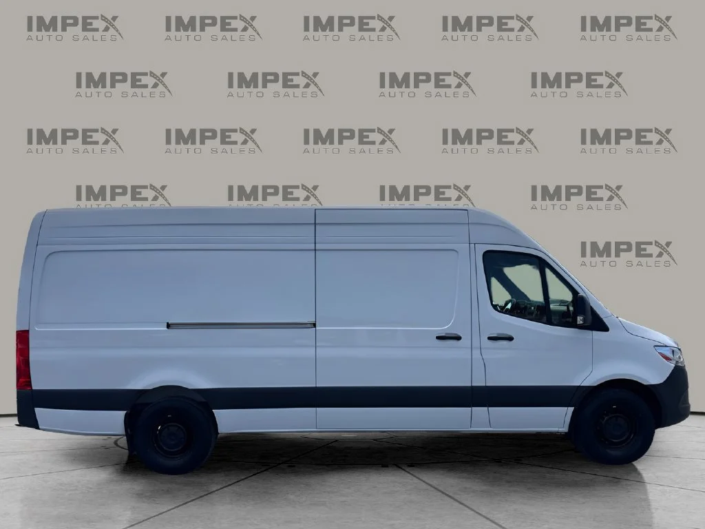 Used 2025 White Mercedes-Benz Cargo 170 WB image 5