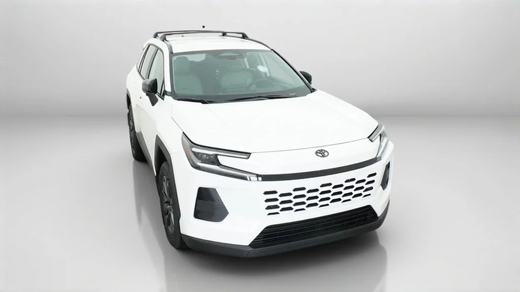 New 2026 Ice Cap Toyota XLE Premium image 4