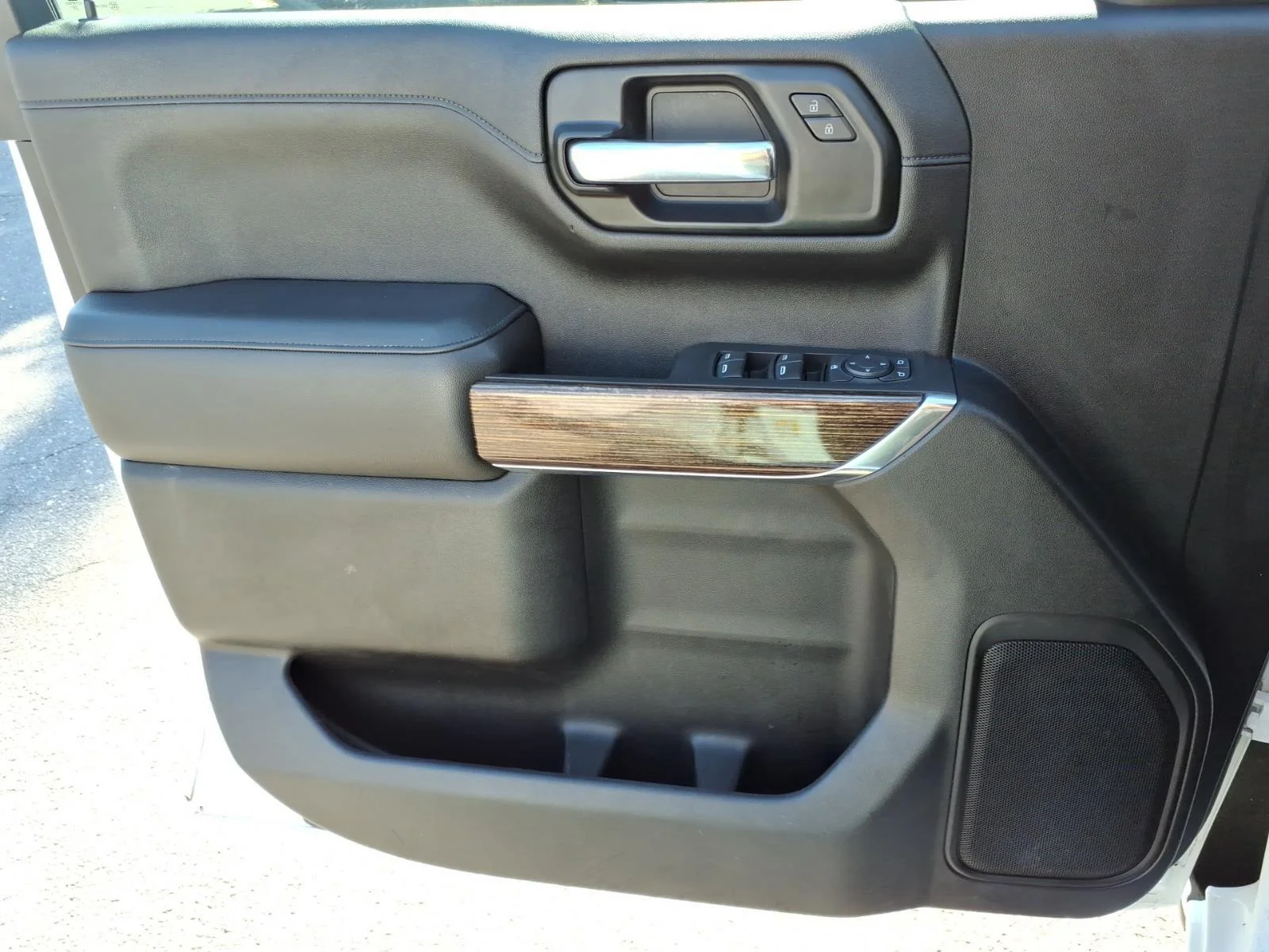 Used 2021 Summit White GMC Elevation image 30