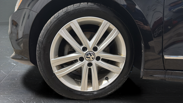 Used 2017 Black Volkswagen 1.8T SEL image 33