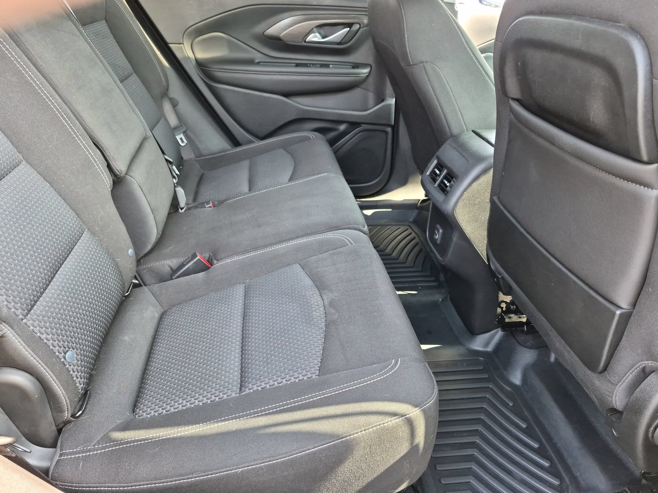 Used 2022 Summit White GMC SLE image 32