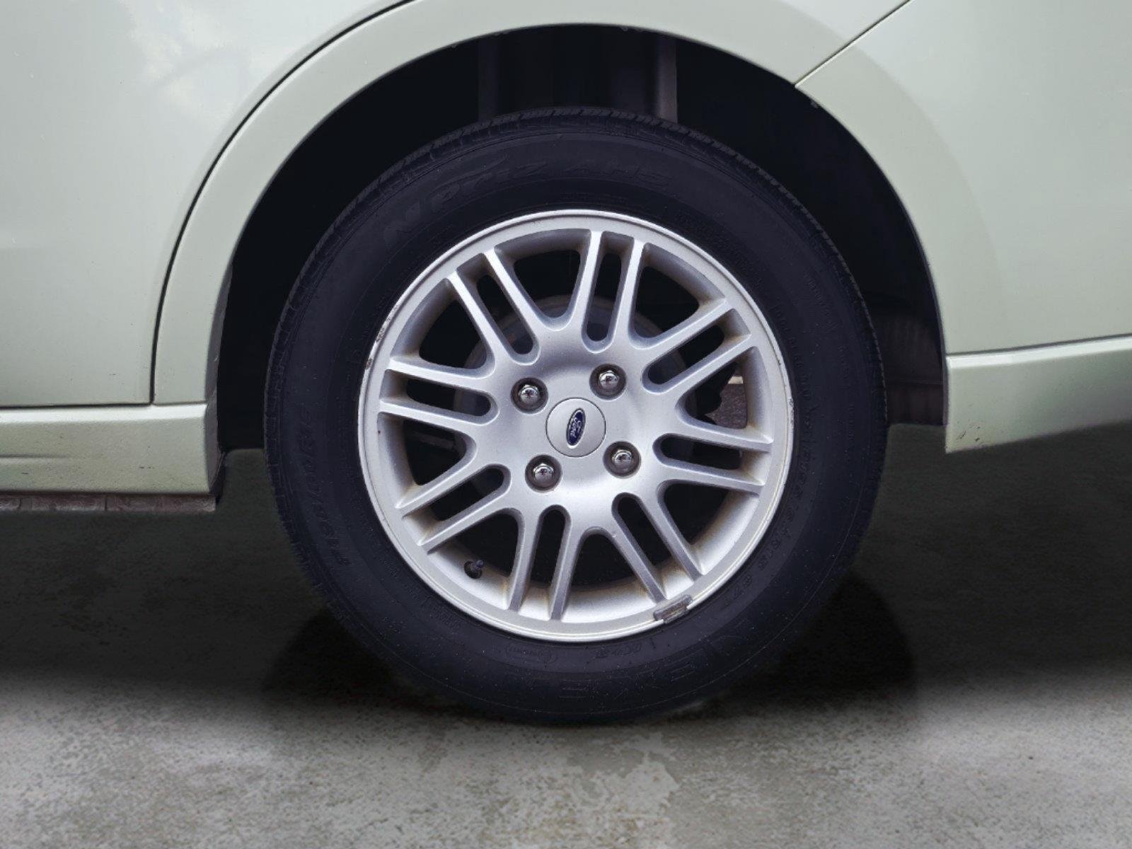 Used 2010  Ford SE image 33