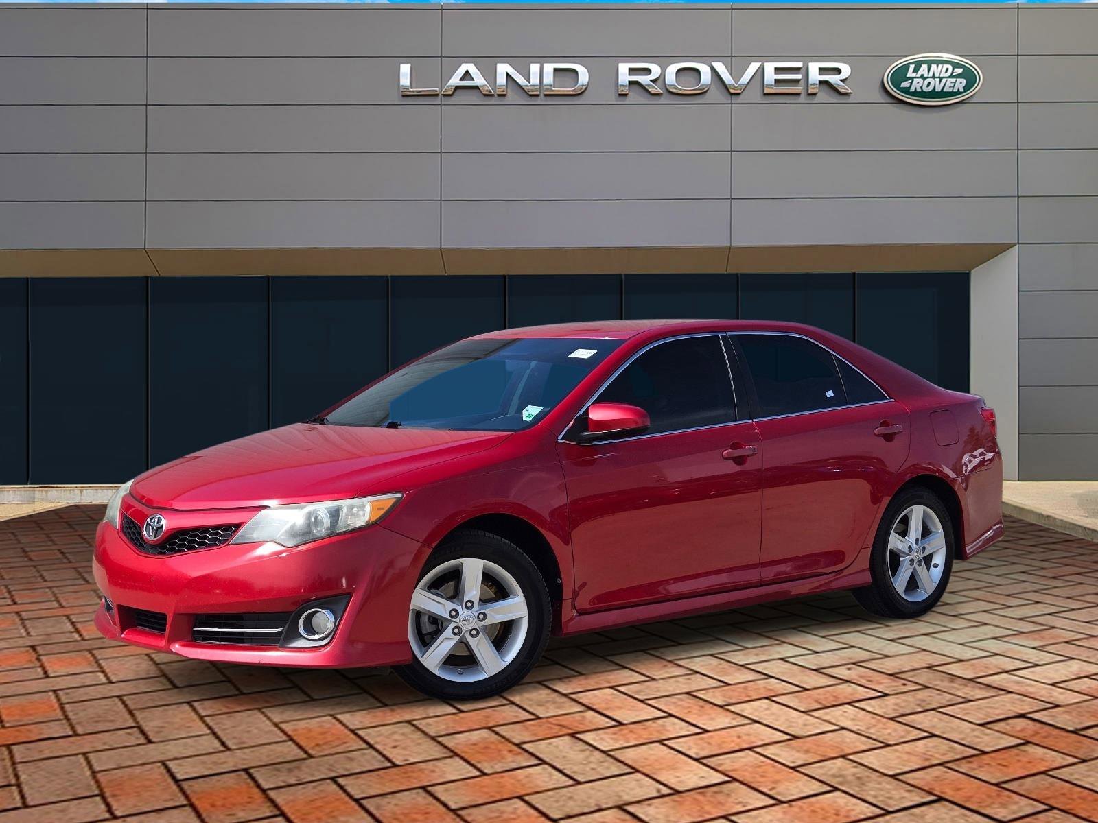 Used 2014 Barcelona Red Metallic Toyota SE image 1