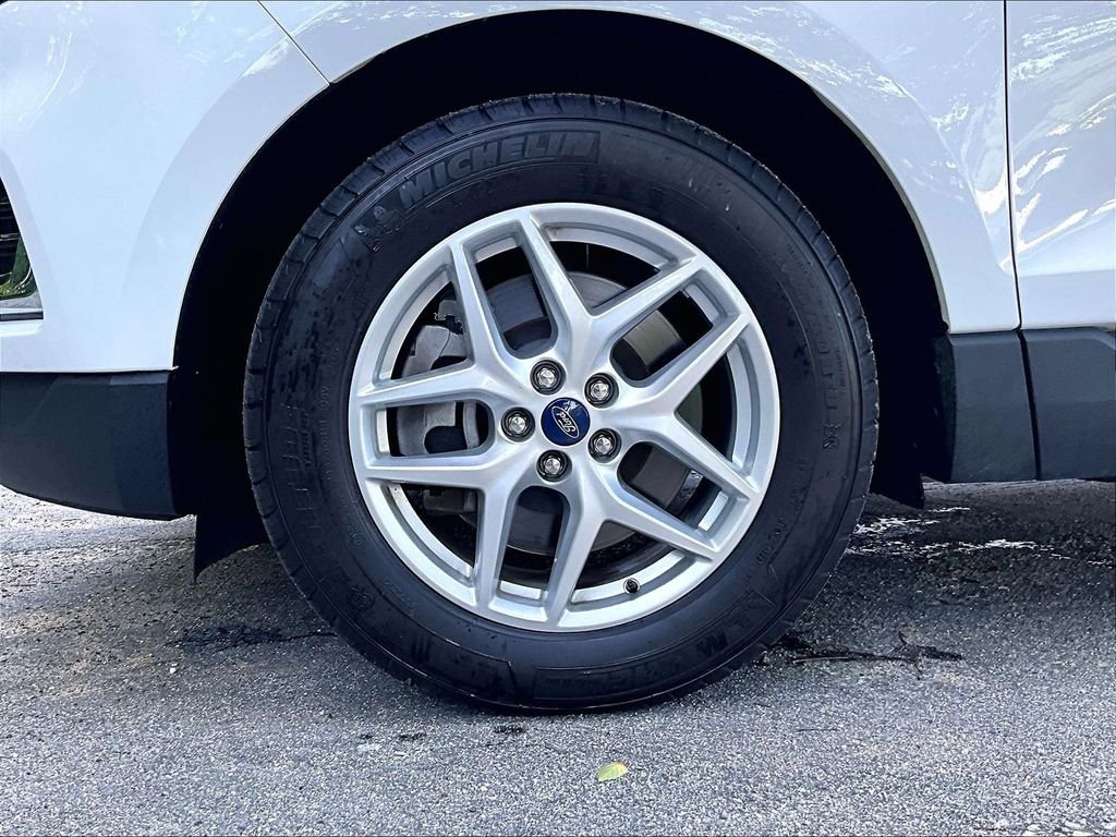 Used 2022 White Ford SEL image 7