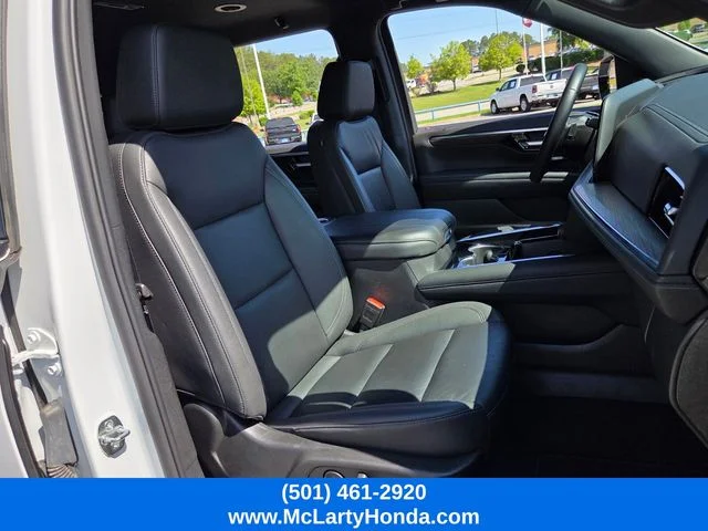 Used 2025 Summit White Chevrolet LT image 17