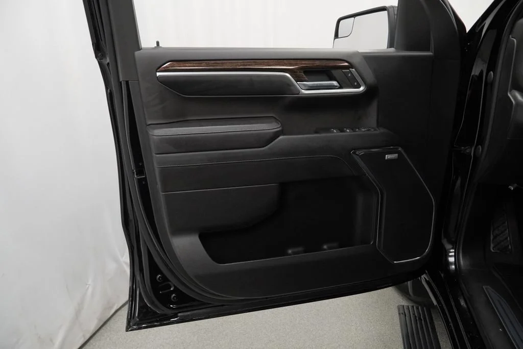 Used 2023 Onyx Black GMC Elevation image 24