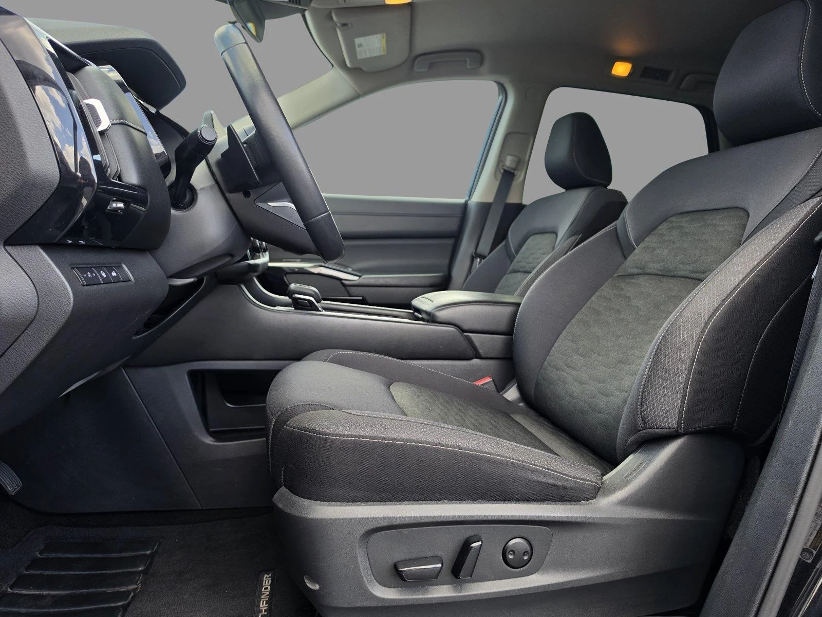 Used 2025 Super Black Nissan SV image 13