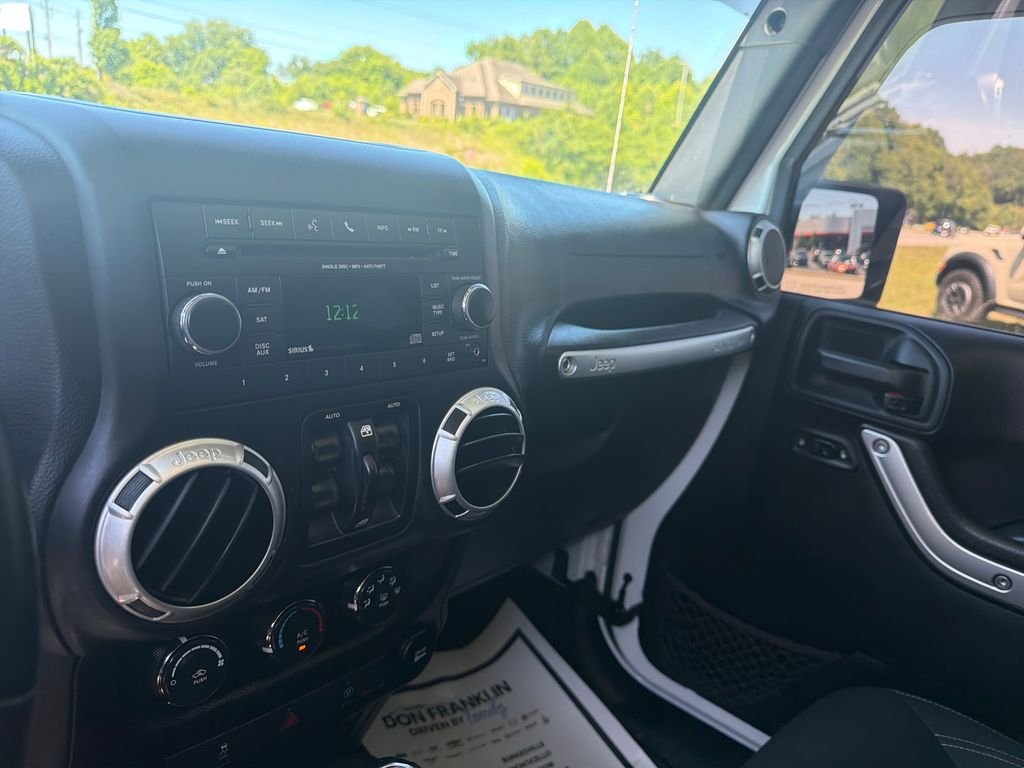 Used 2016 White Jeep Unlimited Sahara image 17