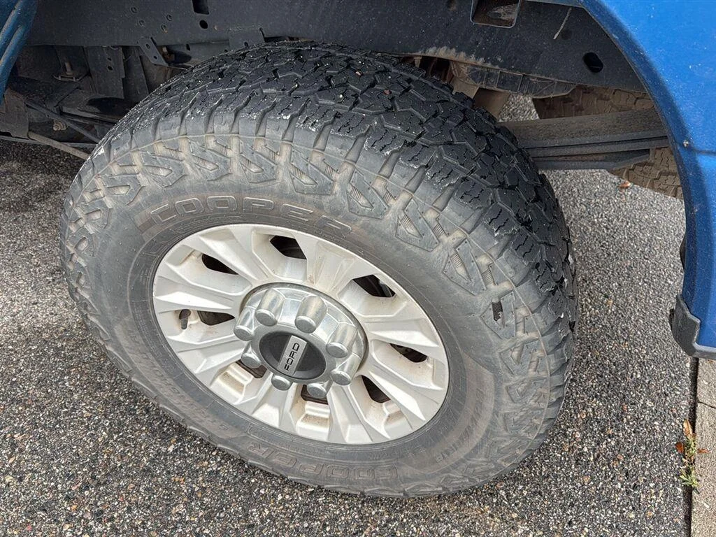 Used 2020 Velocity Blue Ford XLT image 5