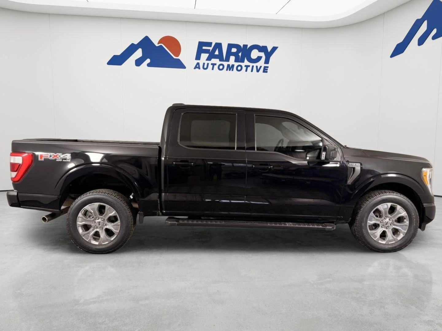 Used 2022 Agate Black Ford LARIAT image 9