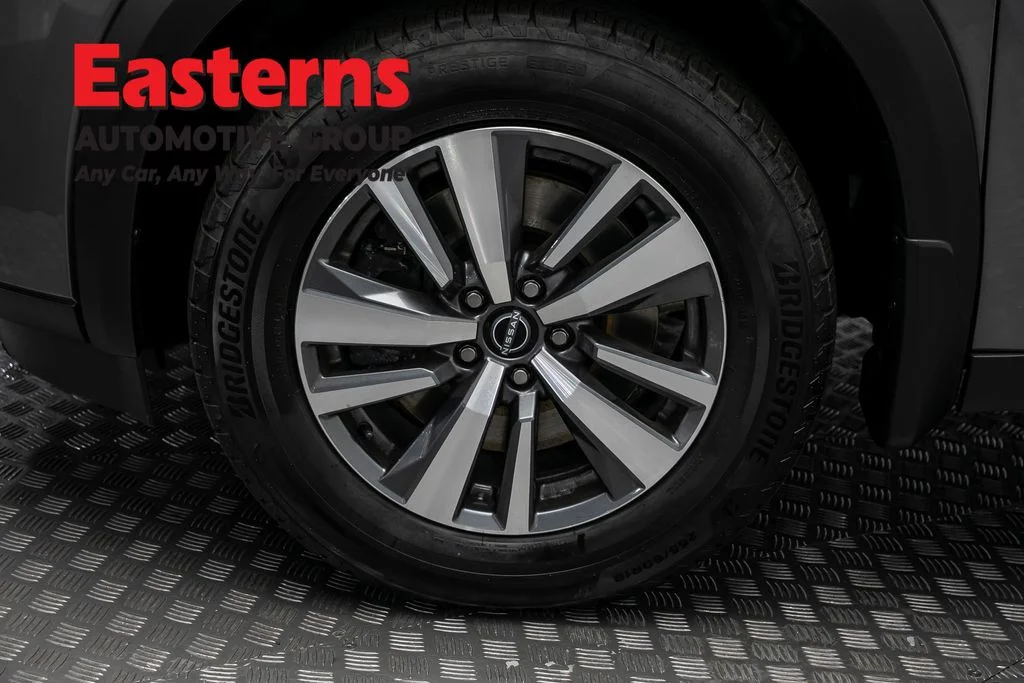 Used 2023 Gray Nissan SL image 32