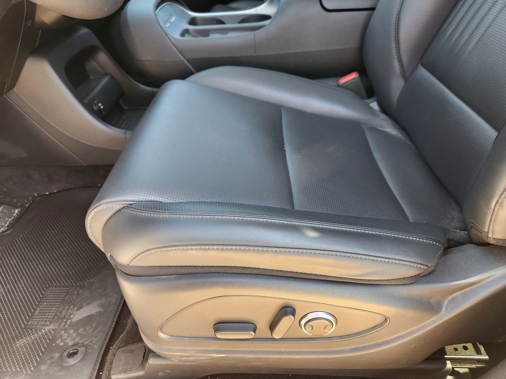 Used 2026 Creamy White Pearl Hyundai SEL 7P image 23
