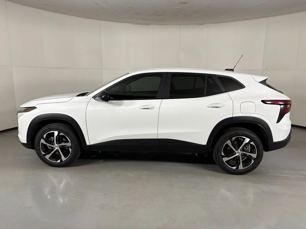 Used 2024 White Chevrolet 1RS image 6
