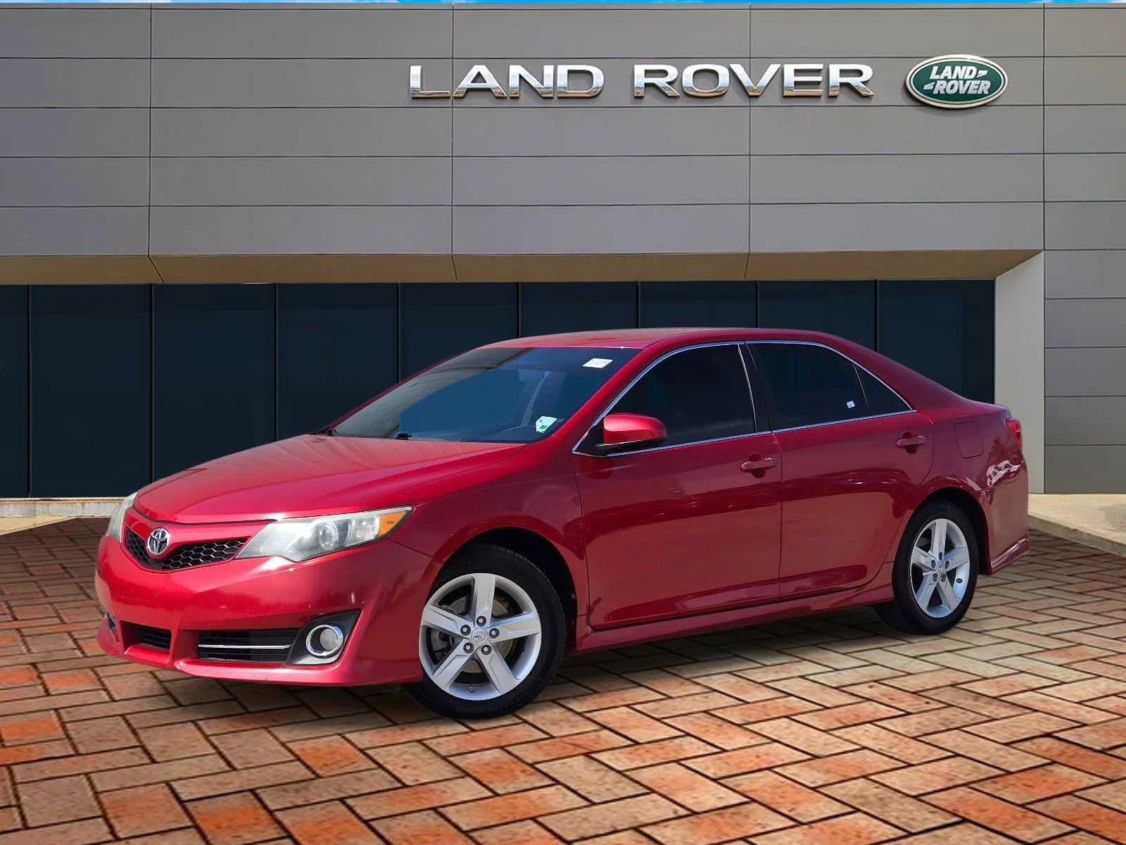 Used 2014 Barcelona Red Metallic Toyota SE image 1