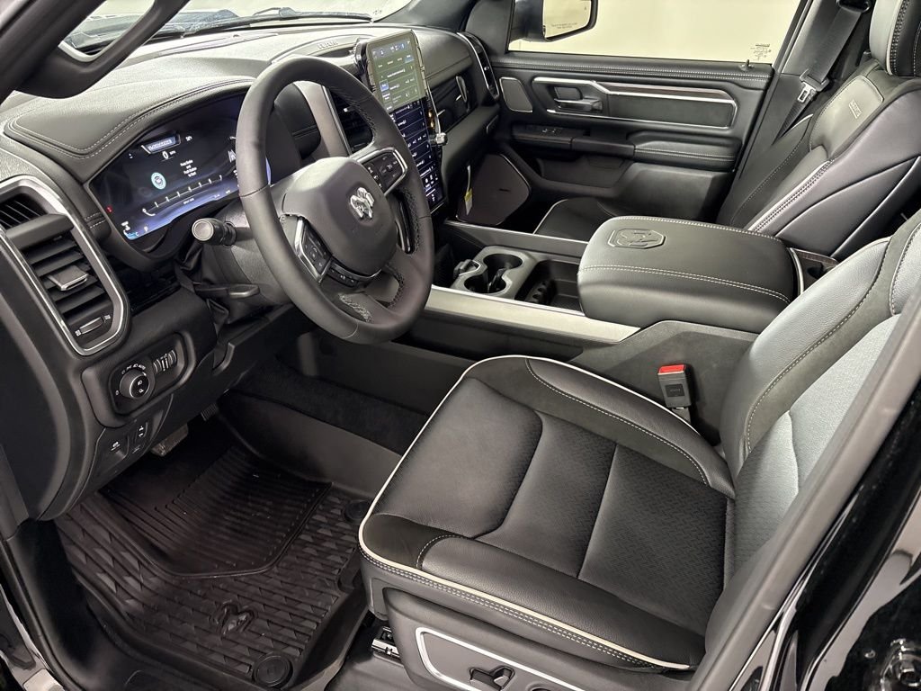 New 2026 Diamond Black Crystal Pearl-Coat Exterior Paint RAM Laramie image 32