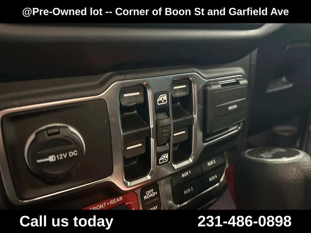 Used 2021 Silver Jeep Unlimited Rubicon image 16