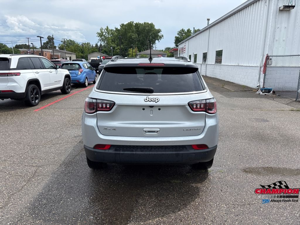 Used 2025 Silver Jeep Limited image 4