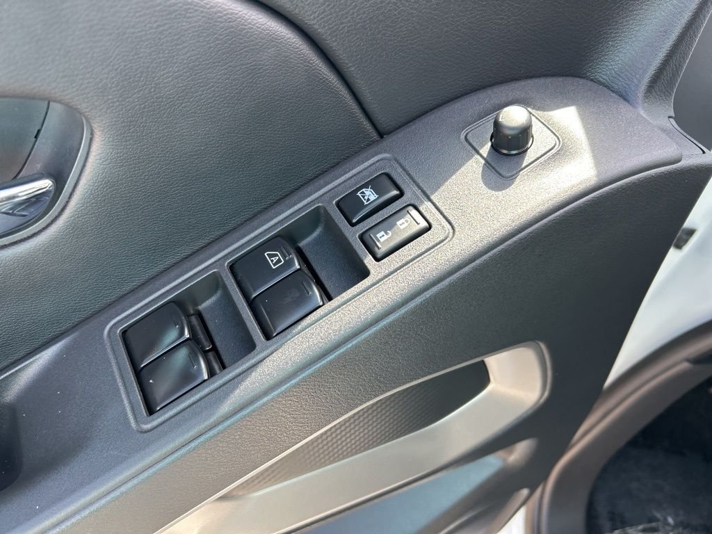 Used 2025 White Nissan SV image 21