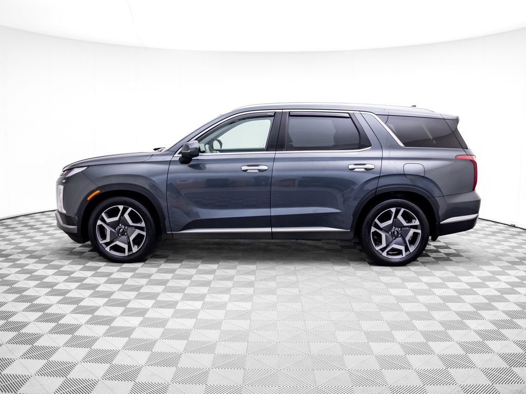 Used 2023 Graphite Hyundai Limited image 2