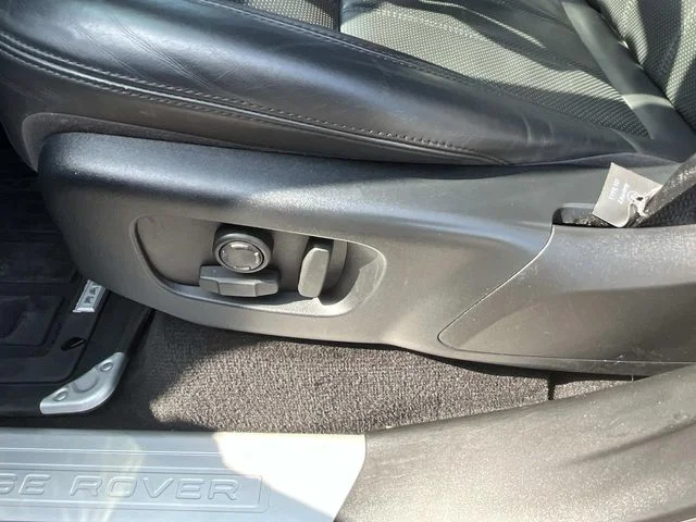 Used 2020 Gray Land Rover HSE Dynamic image 31