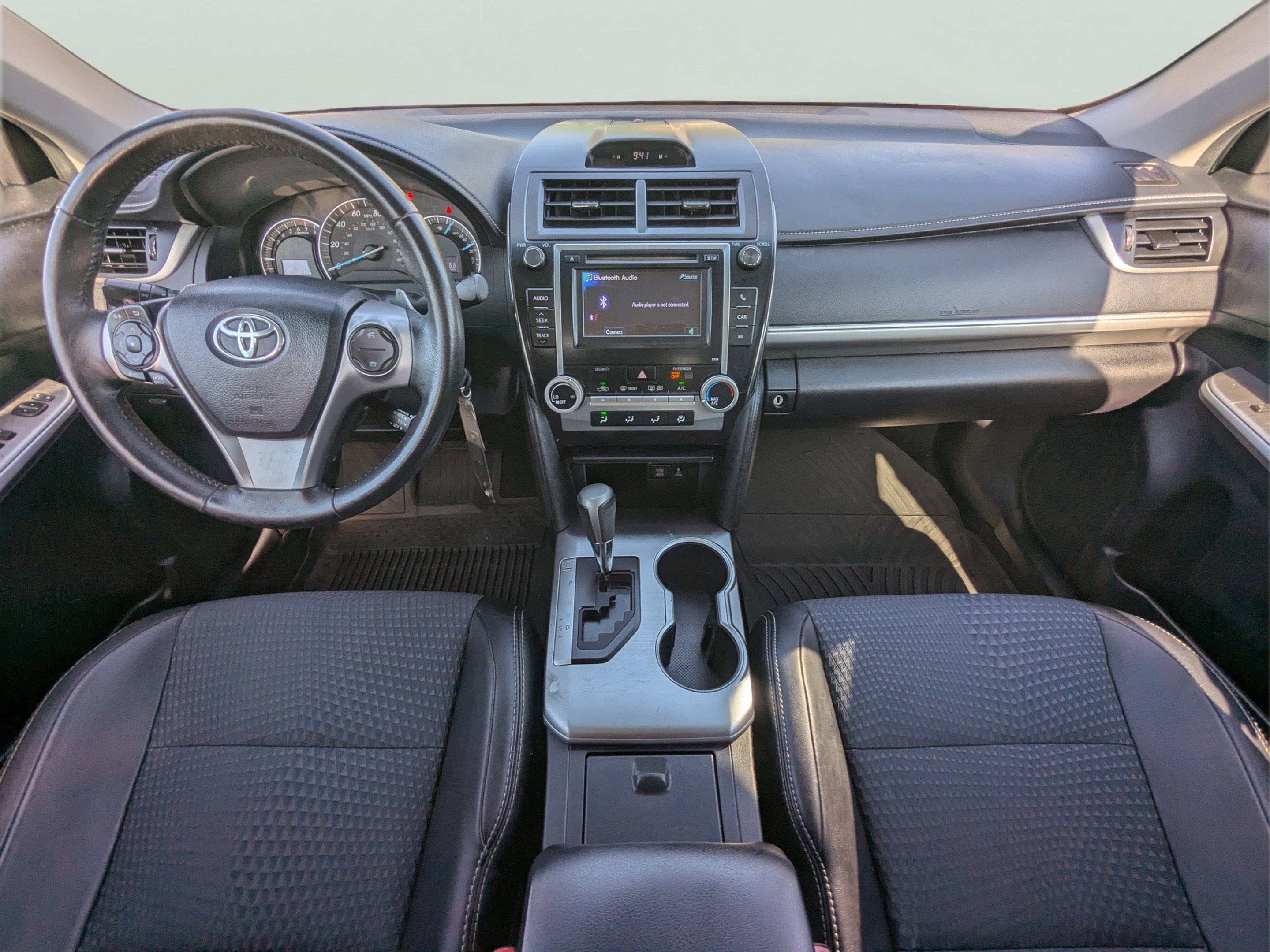 2014 Toyota Camry SE - Photo 15