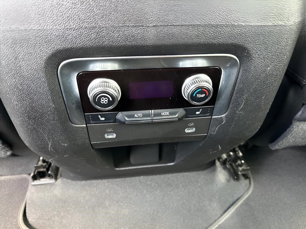 Used 2022 White Frost Tricoat GMC AT4 image 12