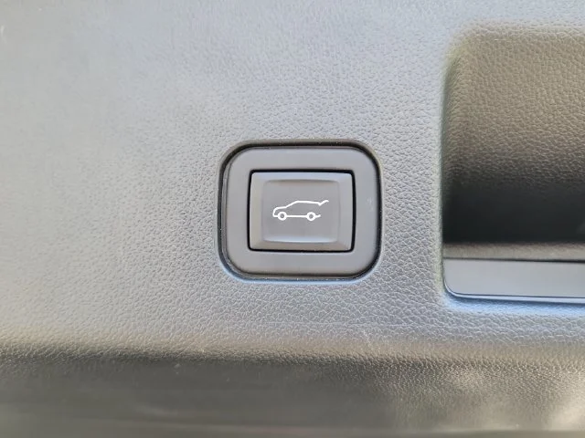 2024 Chevrolet Equinox EV Launch Edition - Photo 17