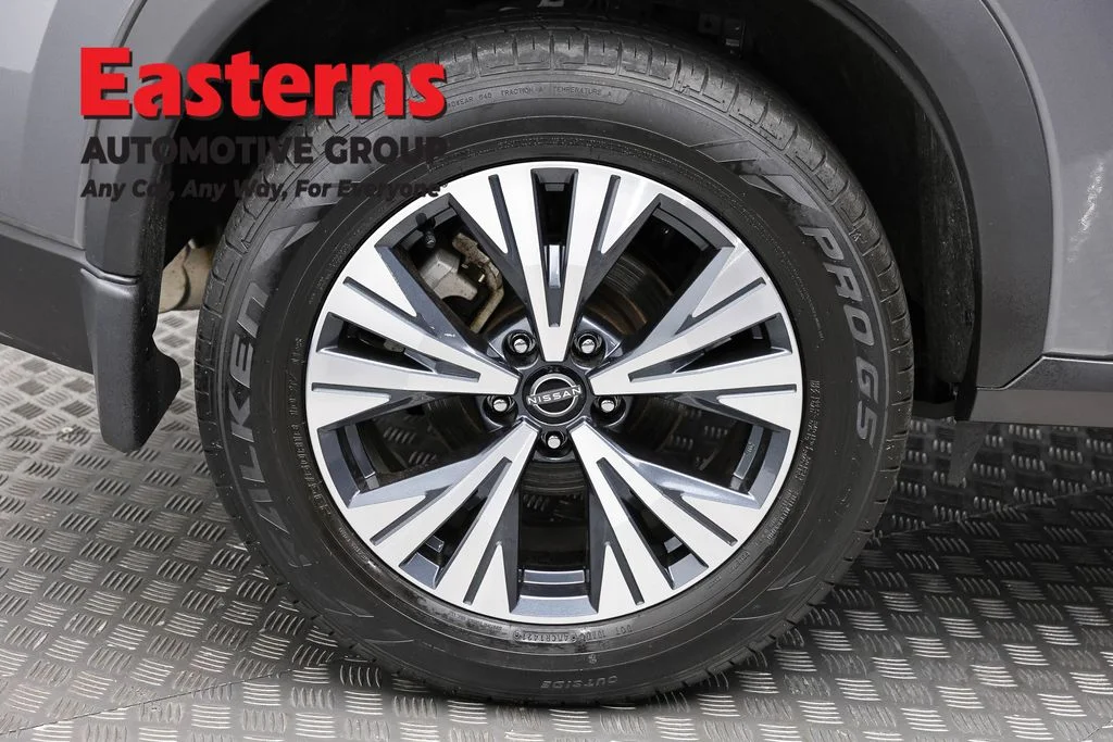 Used 2023 Gray Nissan SV image 30