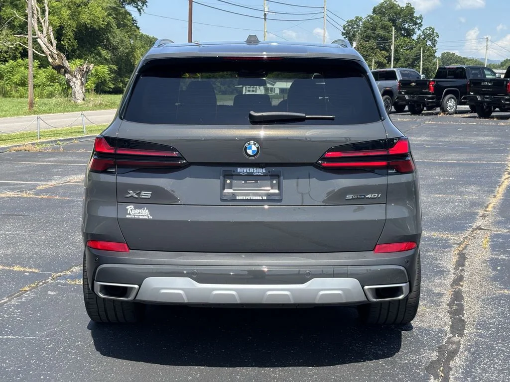 Used 2026 Gray BMW sDrive40i image 8