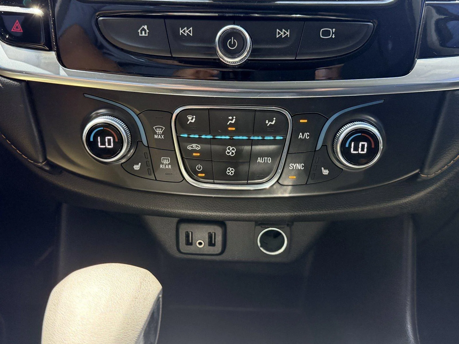 Used 2021 SUMMIT WHITE Chevrolet LT Cloth image 21