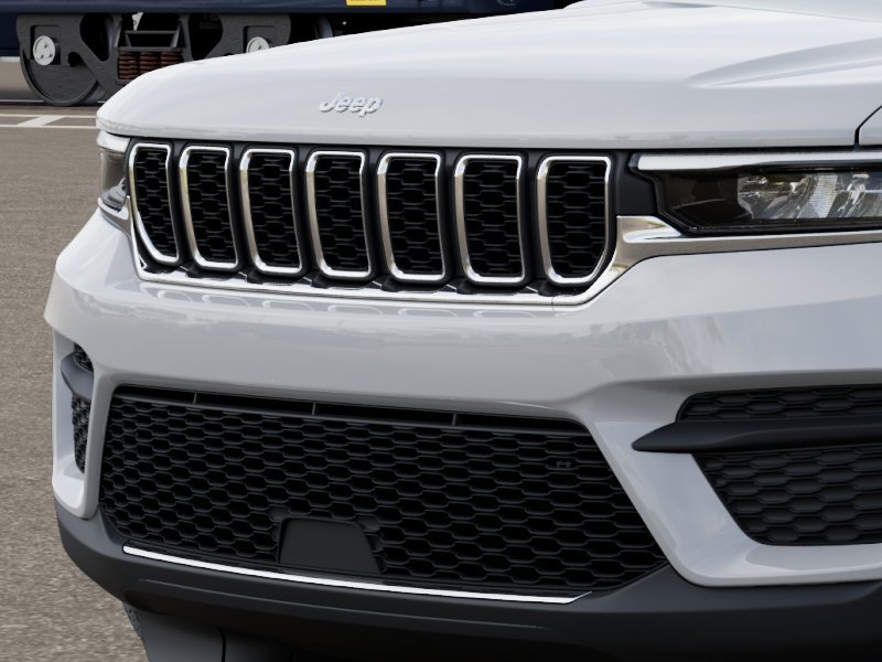 New 2026 Bright White Clear-Coat Exterior Paint Jeep Laredo image 49