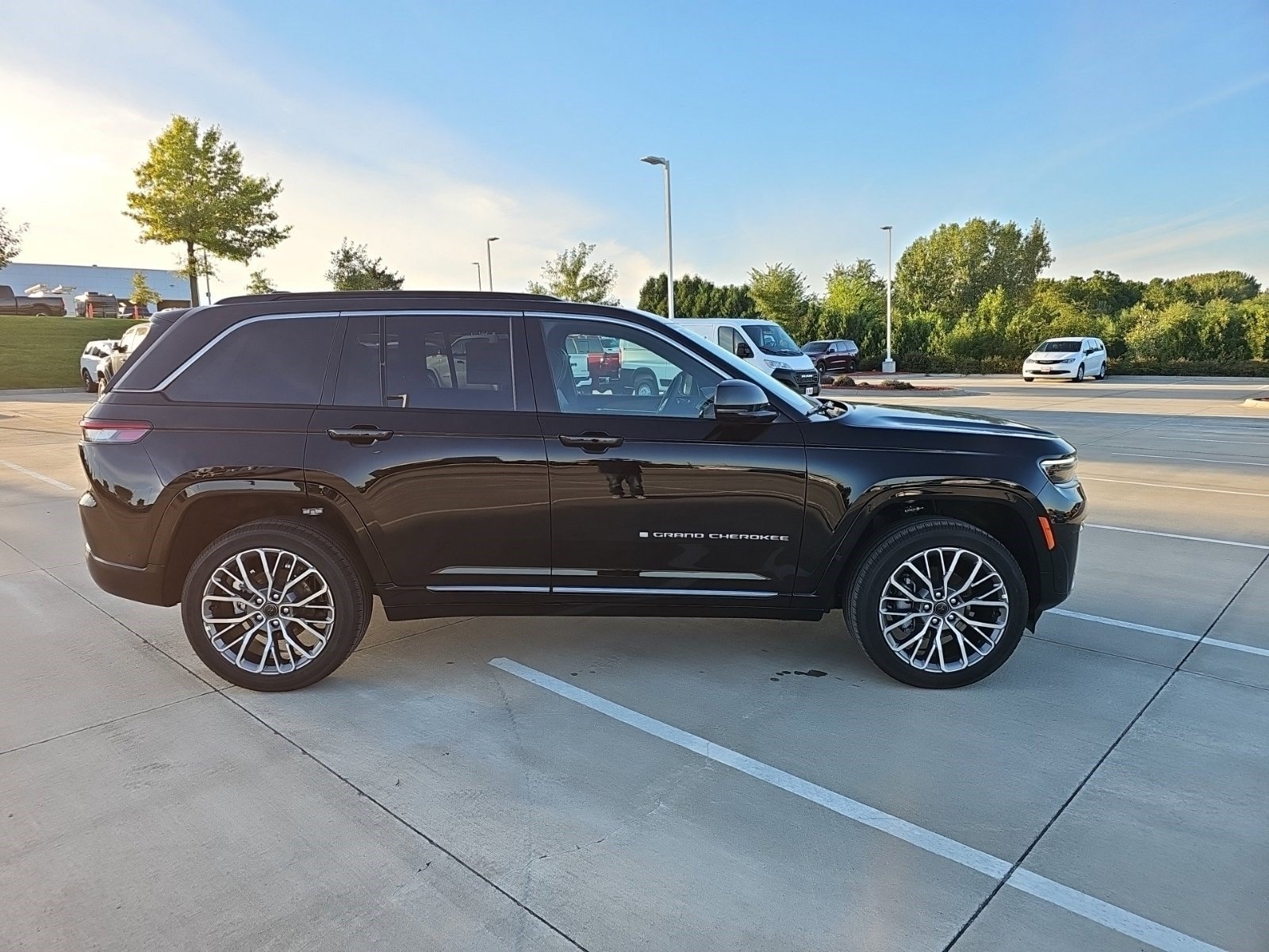 New 2027 High Gloss Black Jeep Summit image 6