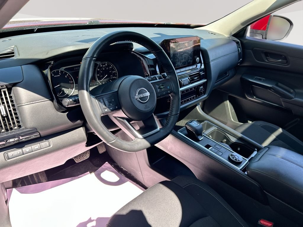 Used 2024  Nissan SV image 15