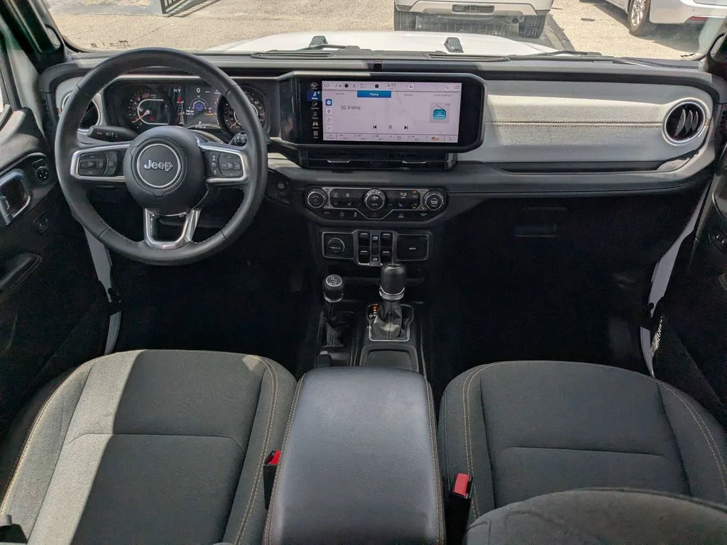 2025 Jeep Wrangler 4-Door Sahara - Photo 13
