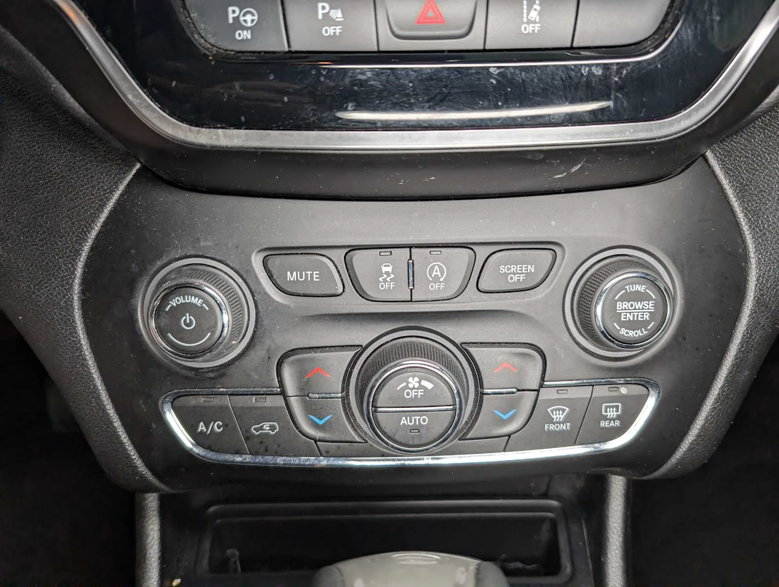 Used 2019 Pearl White Pearlcoat Jeep High Altitude image 33