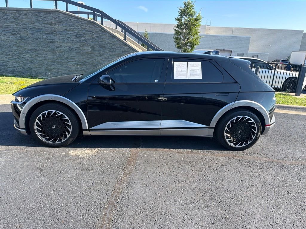 Used 2023 Black Hyundai Limited image 4
